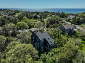 Walk to Beach w Roof-Level Deck
